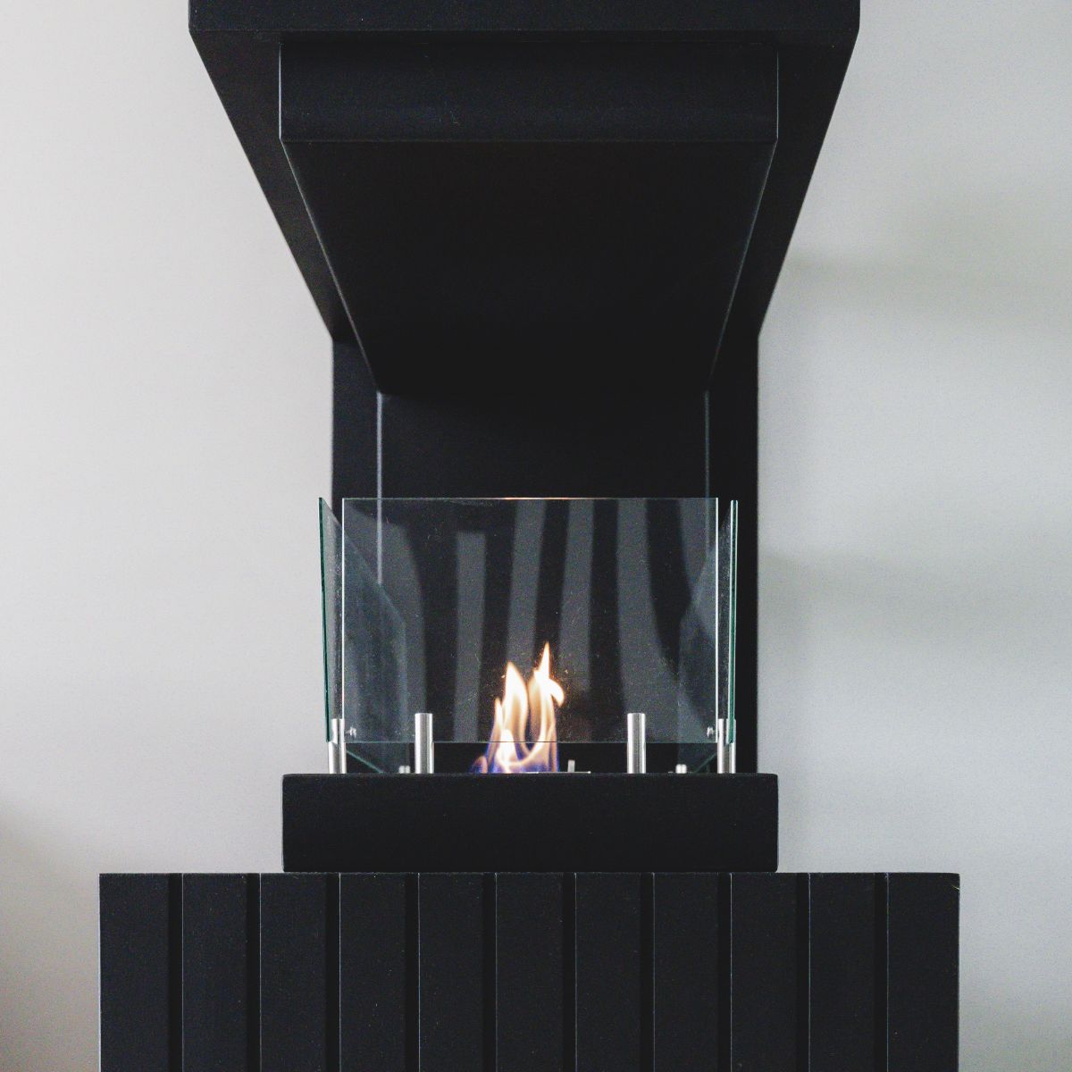 Mark van Middendorp meubel hout op maat luxe vakwerk ambacht haard vuur sfeer zijaanzicht 1200x1200